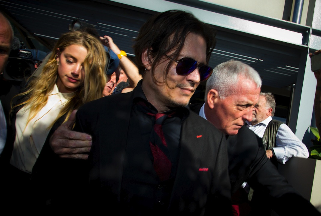 Johnny Depp cerca casa in Svizzera per star lontano dai paparazzi Johnny Depp cerca casa in Svizzera per star lontano dai paparazzi