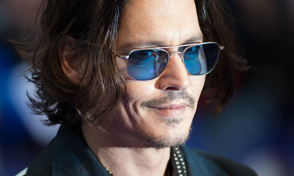 Johnny Depp cerca casa in Svizzera per star lontano dai paparazzi Johnny Depp cerca casa in Svizzera per star lontano dai paparazzi