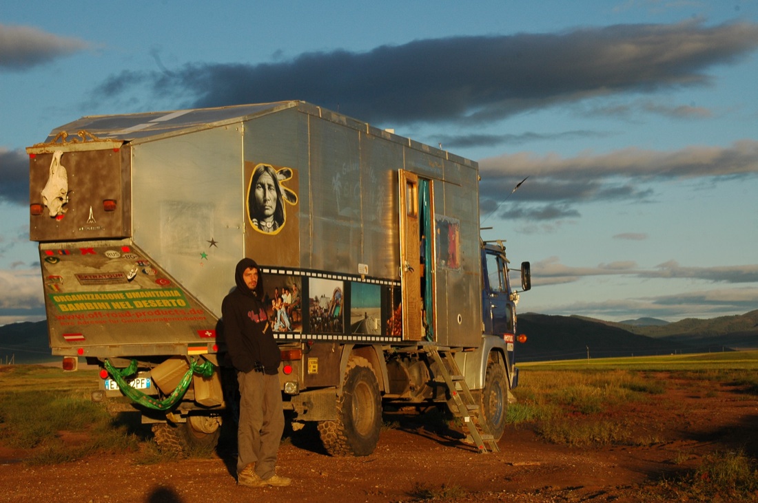 Che bello il camion che diventa cinema!