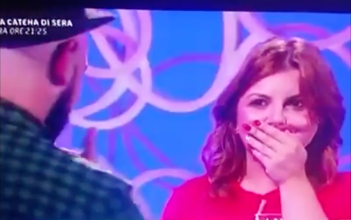 Tv, Reazione a Catena: la gaffe su Maurizio Costanzo – VIDEO