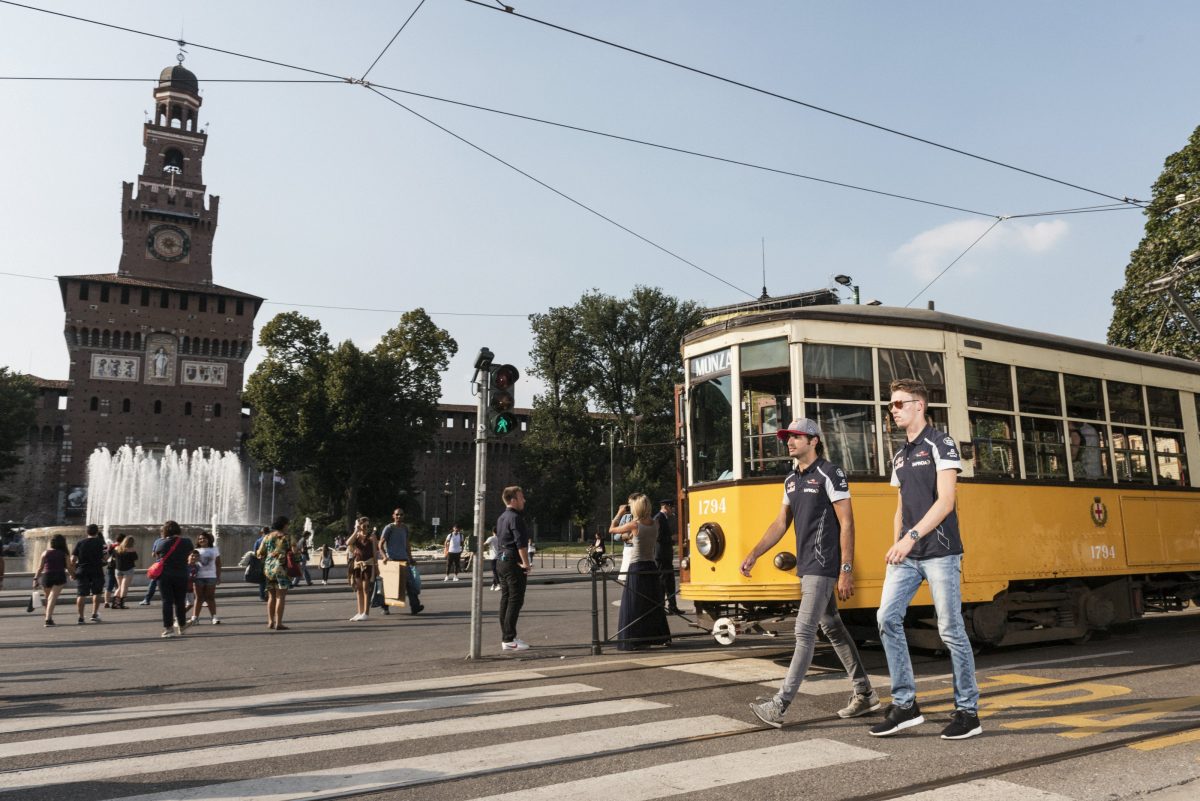 Galleria foto 'Formula 1, Toro Rosso: sul tram con Sainz e Kvyat.. si parla italiano' - foto 3