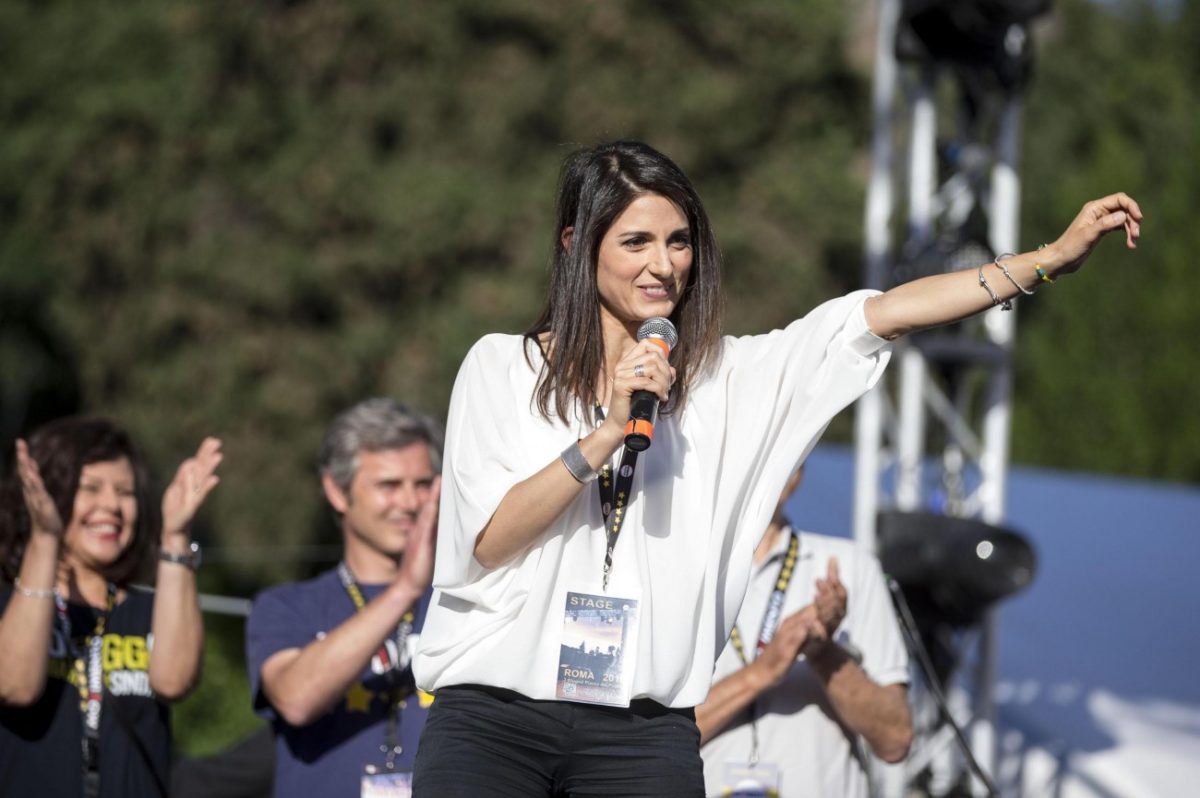 Galleria foto 'Roma, crisi per la giunta di Virginia Raggi' - foto 24