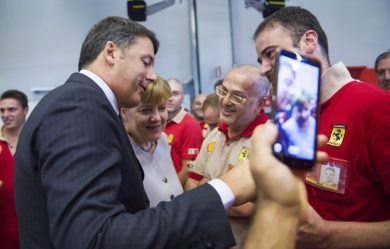 A Maranello Renzi e Merkel uniti contro difficoltà e… avversari politici