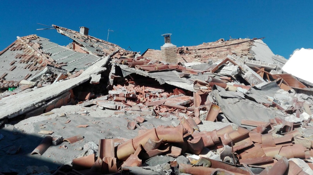 Terremoto: a Castelluccio di Norcia, il paese che non c’è più Terremoto: a Castelluccio di Norcia, il paese che non c’è più