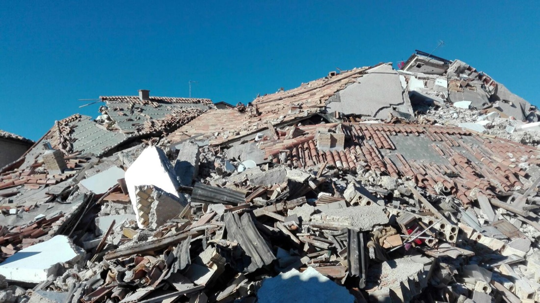 Terremoto: a Castelluccio di Norcia, il paese che non c’è più Terremoto: a Castelluccio di Norcia, il paese che non c’è più
