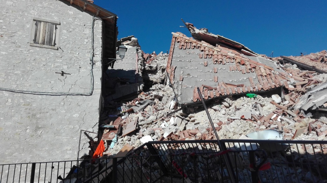 Terremoto: a Castelluccio di Norcia, il paese che non c’è più Terremoto: a Castelluccio di Norcia, il paese che non c’è più