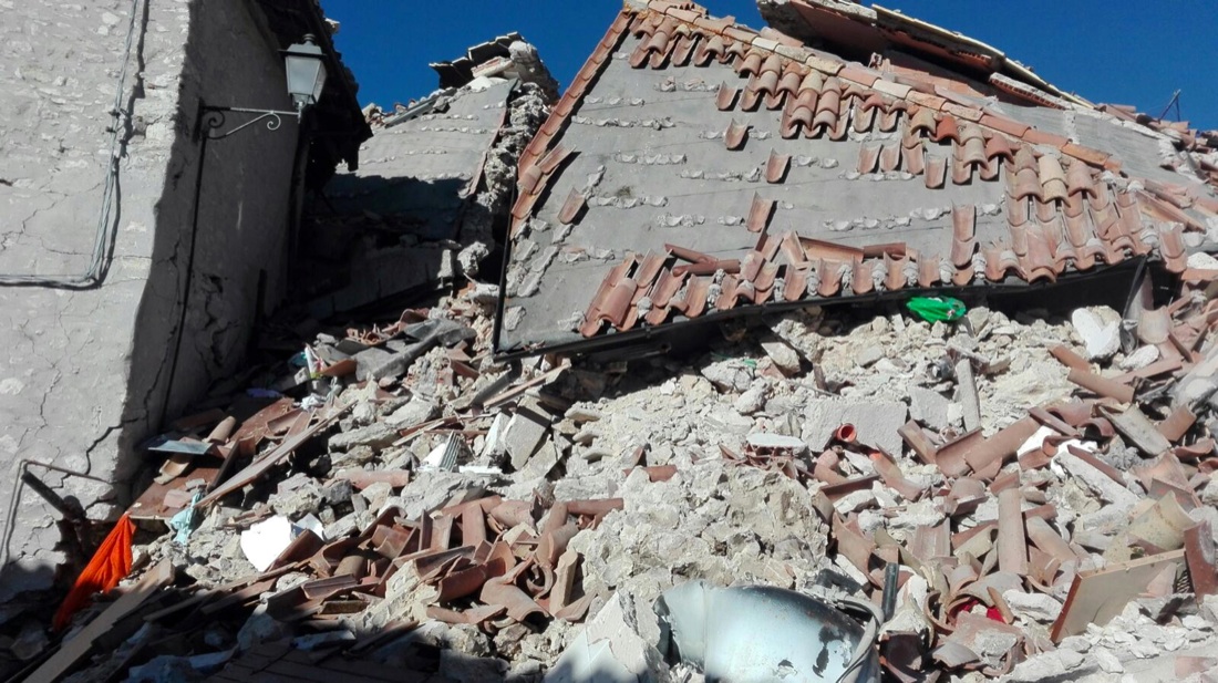 Terremoto: a Castelluccio di Norcia, il paese che non c’è più Terremoto: a Castelluccio di Norcia, il paese che non c’è più