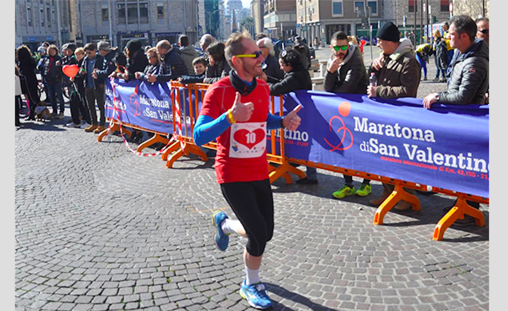 Chi è Leonardo Cenci, il malato di tumore che correrà la Maratona di New York Chi è Leonardo Cenci, il malato di tumore che correrà la Maratona di New York