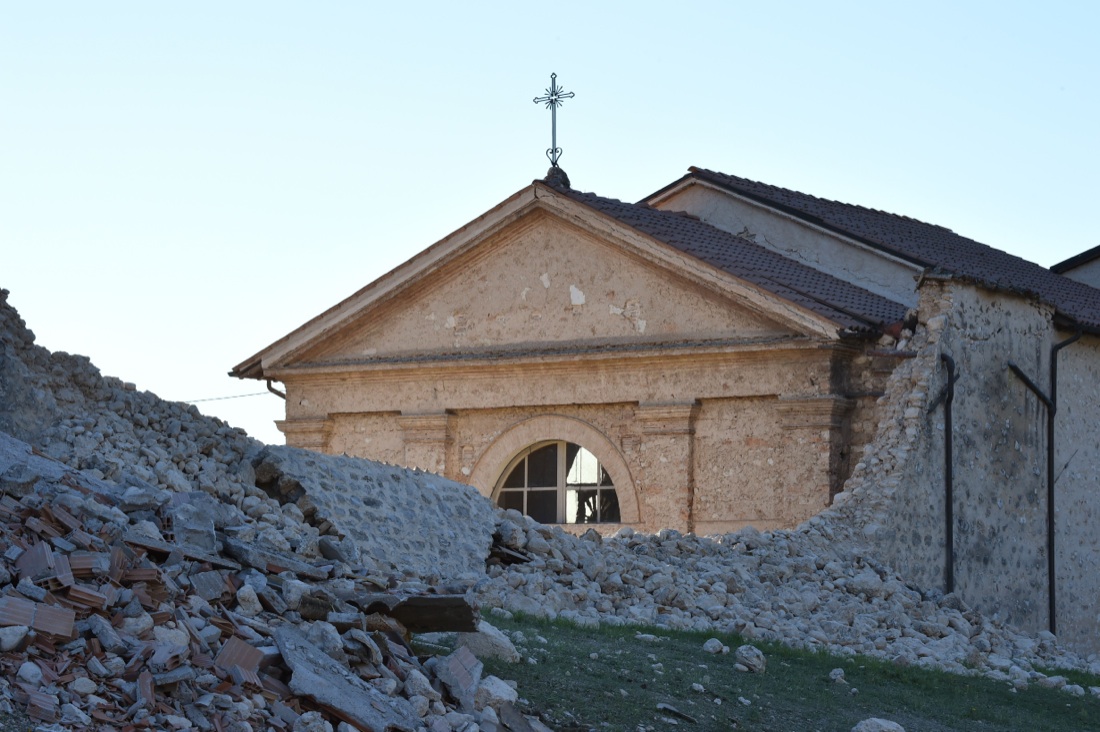 Terremoto: a Norcia non si è salvata nessuna chiesa – FOTO e VIDEO