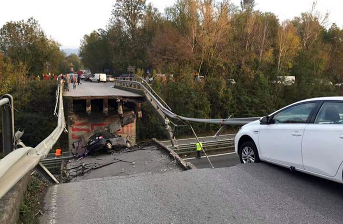 Annone: crolla un cavalcavia sulla SS36 Milano-Lecco, almeno un morto