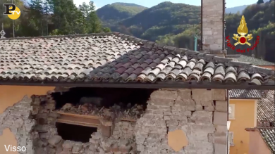Terremoto a Visso: i crolli visti dal drone | video