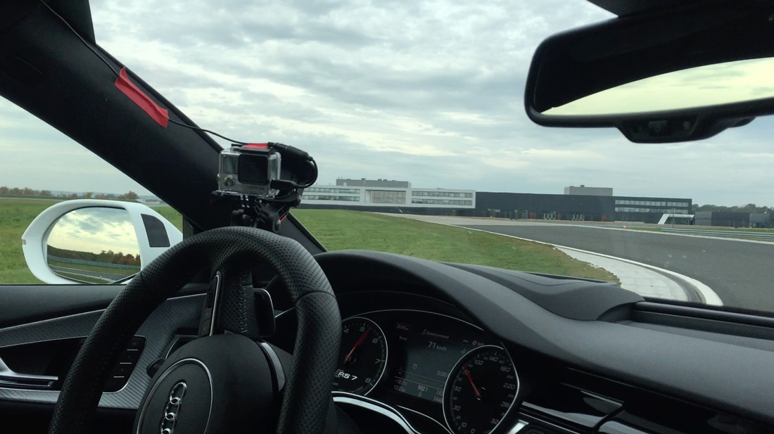 In pista con l’Audi Rs7 senza pilota – VIDEO In pista con l’Audi Rs7 senza pilota – VIDEO