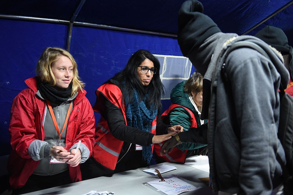 La “Giungla” di Calais in fiamme durante lo sgombero – FOTO e VIDEO La “Giungla” di Calais in fiamme durante lo sgombero – FOTO e VIDEO