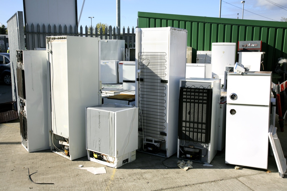 Rifiuti a Roma: i social all’attacco della Raggi sul caso #frigogate