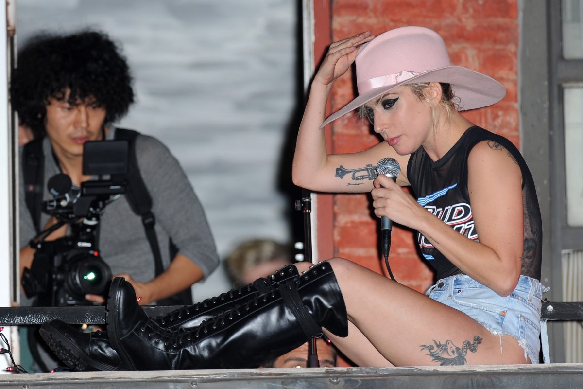 Galleria foto 'Lady Gaga, la nuova passione è per gli shorts' - foto 6