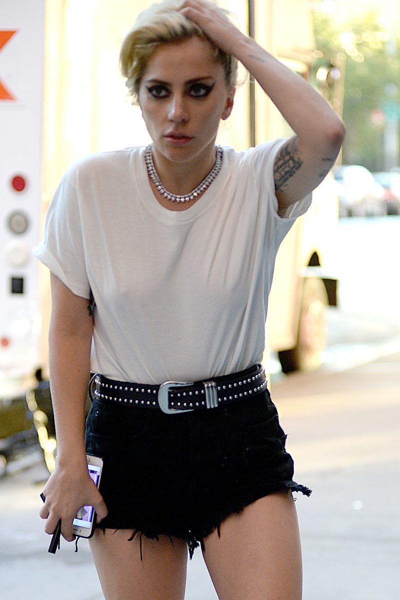 Lady Gaga, la nuova passione è per gli shorts Lady Gaga, la nuova passione è per gli shorts
