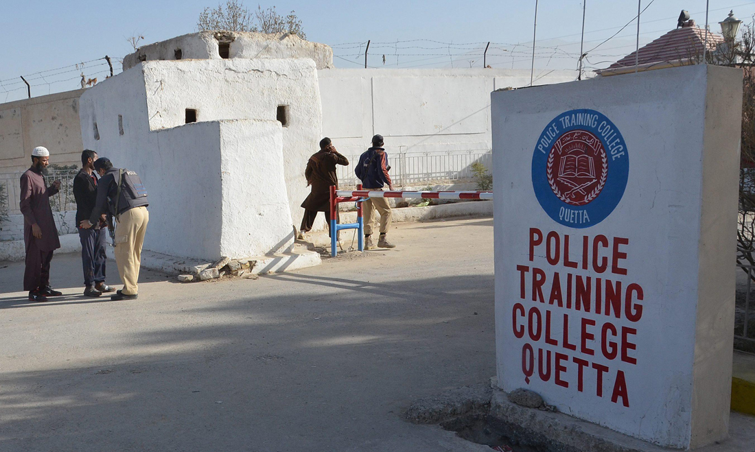 Pakistan: 61 cadetti di polizia uccisi in un attacco terroristico