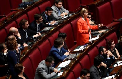 Riduzione dei costi della politica: la battaglia M5S-PD