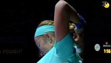 Kuznetsova si taglia i capelli al cambio campo | video