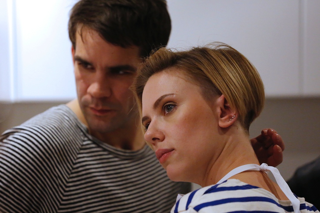 Scarlett Johansson vende pop corn a Parigi