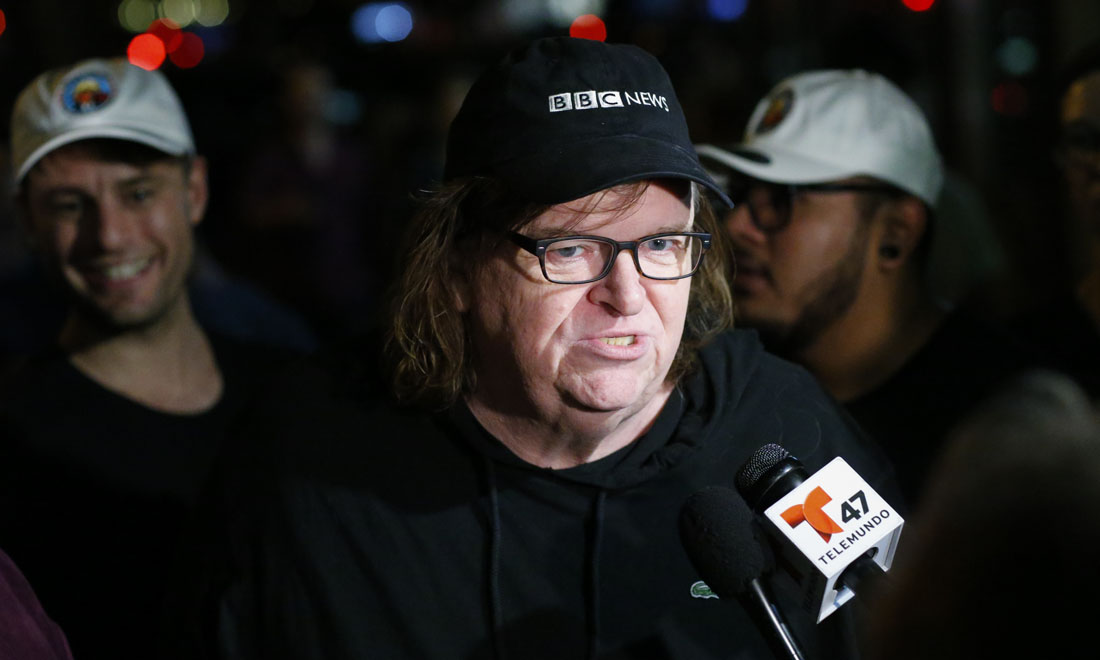 Michael Moore, il doc contro Donald Trump: 5 cose da sapere Michael Moore, il doc contro Donald Trump: 5 cose da sapere