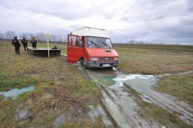 Ladri forano oleodotto e fuggono. Disastro ambientale a Piacenza