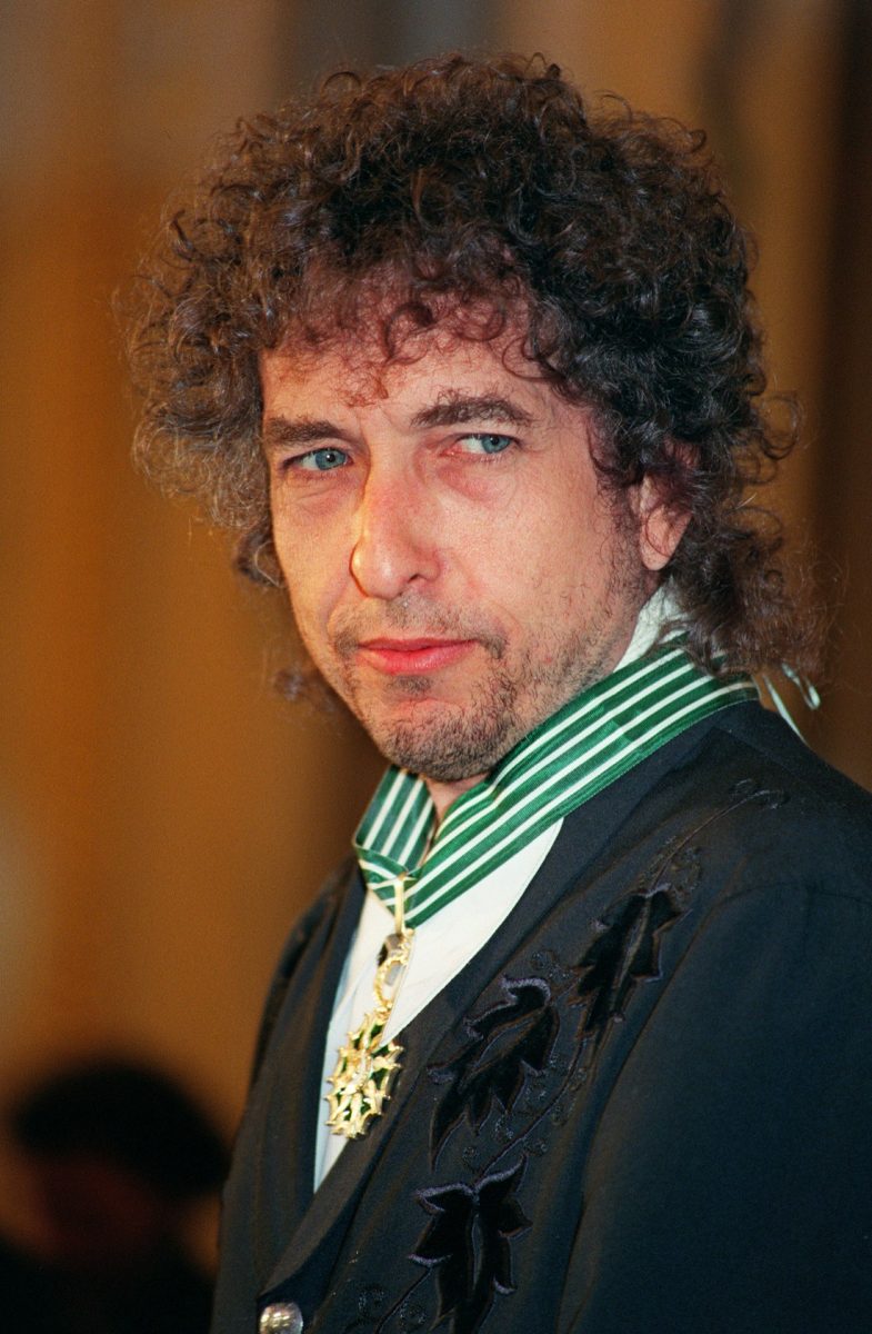 Bob Dylan fa il Bob Dylan: non risponde al telefono. Nobel a rischio?
