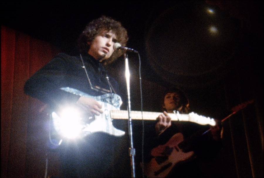 Bob Dylan fa il Bob Dylan: non risponde al telefono. Nobel a rischio?