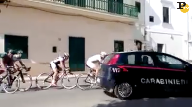 Carabinieri causano caduta ciclisti ad Avetrana | video