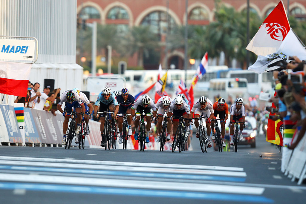 Ciclismo: Peter Sagan fa il bis, è ancora campione del mondo su strada Ciclismo: Peter Sagan fa il bis, è ancora campione del mondo su strada