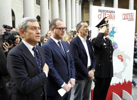 Panorama d’Italia a Milano: la città abbraccia il tour – FOTO e VIDEO