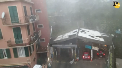 Tromba d’aria a Recco scoperchia fabbrica | video