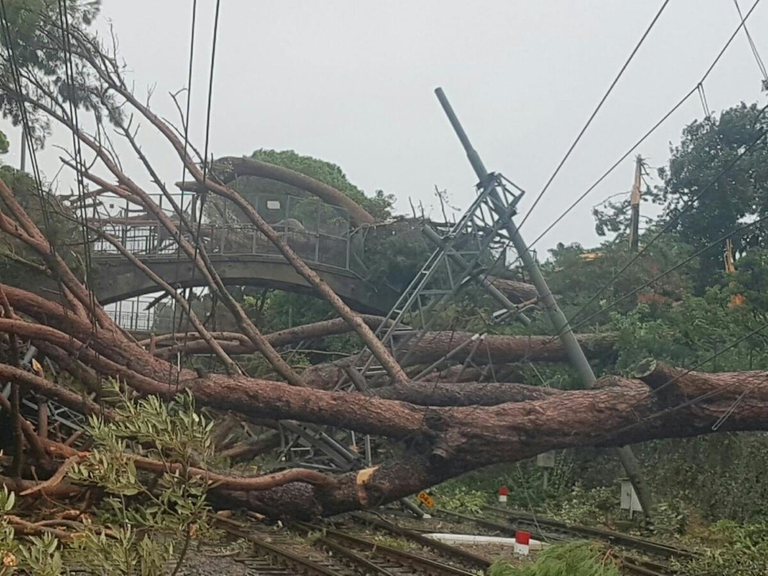Maltempo: tromba d’aria a Genova (video), neve in Piemonte e Val d’Aosta