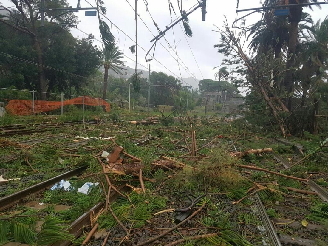 Maltempo: tromba d’aria a Genova (video), neve in Piemonte e Val d’Aosta