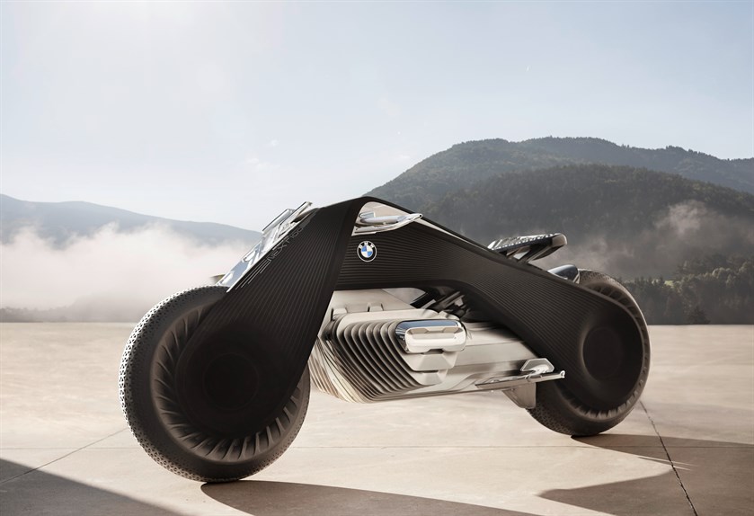 BMW: la moto del futuro starà in piedi da sola (e si guiderà senza casco) BMW: la moto del futuro starà in piedi da sola (e si guiderà senza casco)