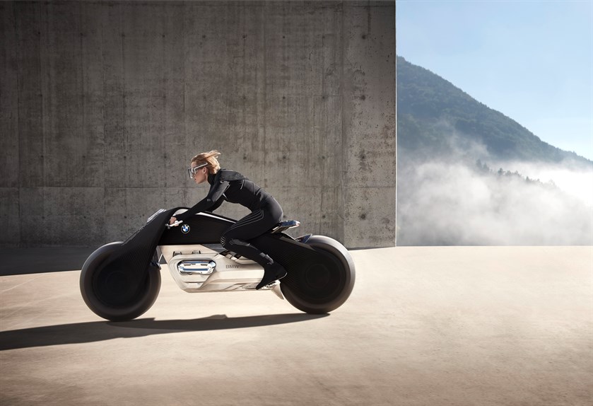 BMW: la moto del futuro starà in piedi da sola (e si guiderà senza casco) BMW: la moto del futuro starà in piedi da sola (e si guiderà senza casco)