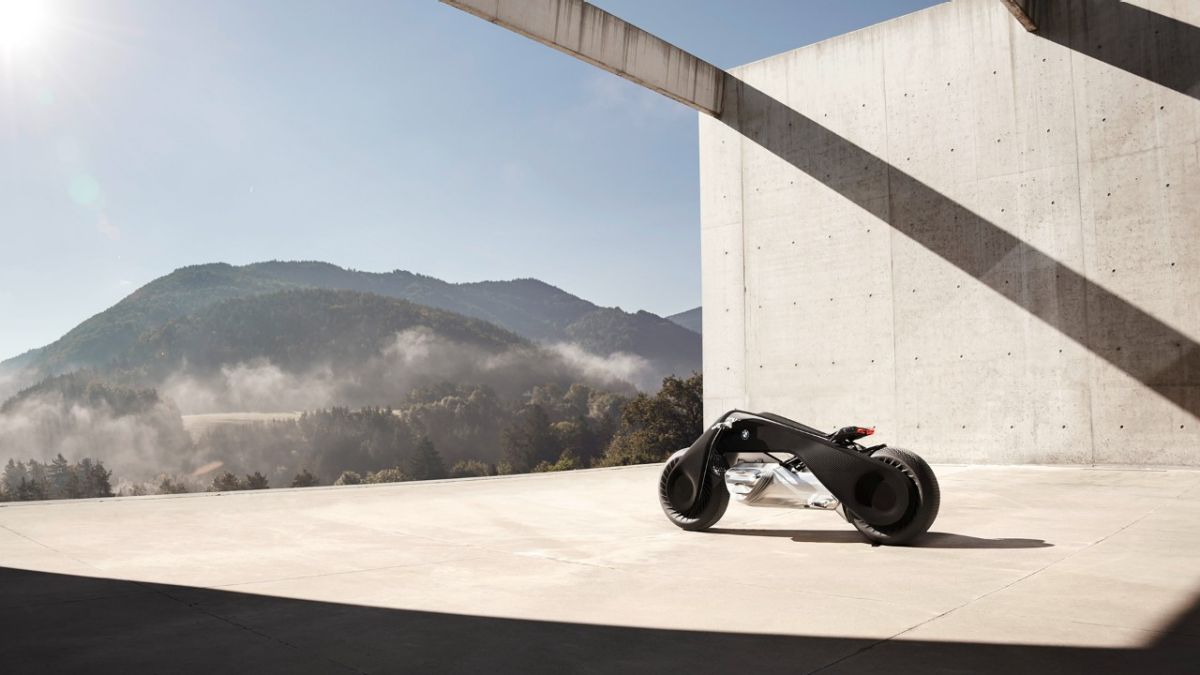 BMW: la moto del futuro starà in piedi da sola (e si guiderà senza casco) BMW: la moto del futuro starà in piedi da sola (e si guiderà senza casco)
