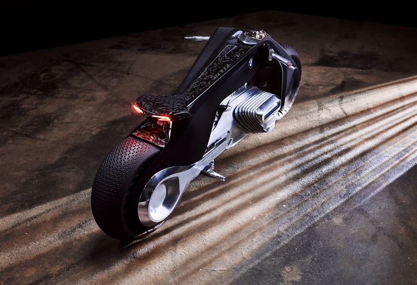 BMW: la moto del futuro starà in piedi da sola (e si guiderà senza casco) BMW: la moto del futuro starà in piedi da sola (e si guiderà senza casco)