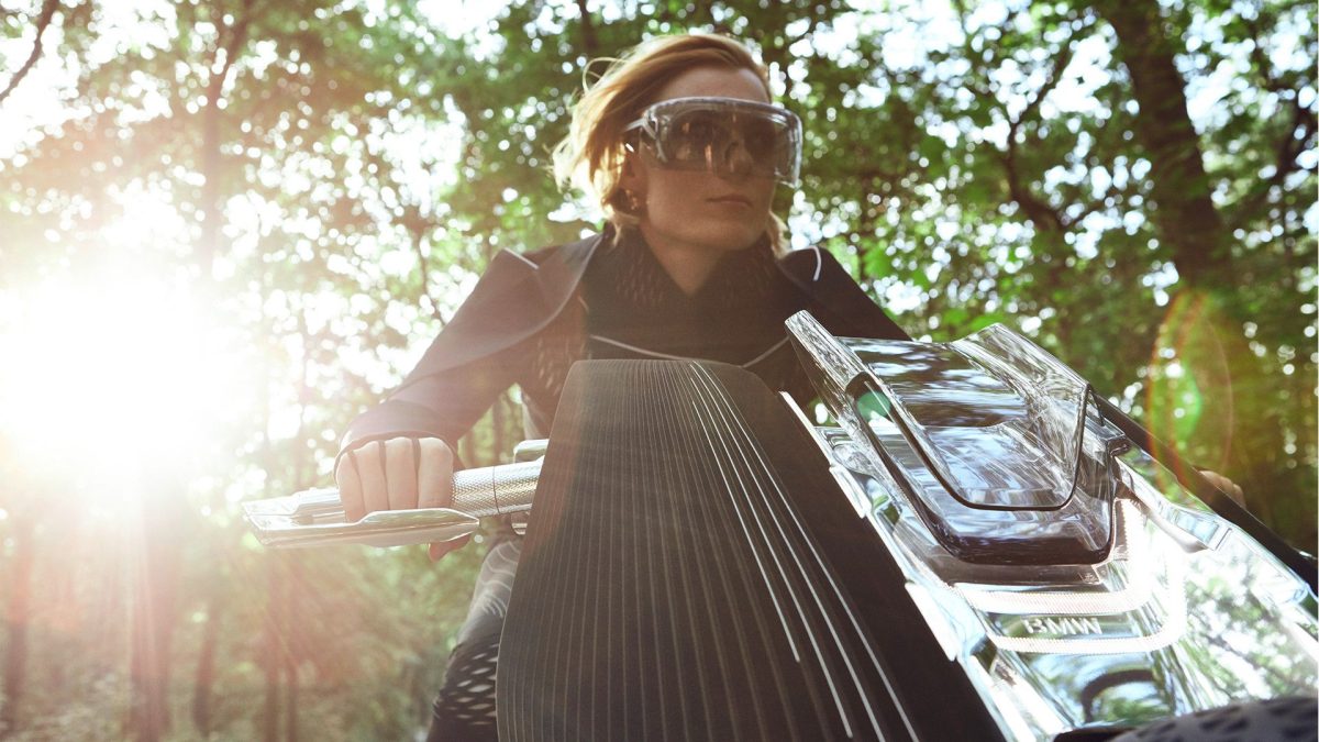 BMW: la moto del futuro starà in piedi da sola (e si guiderà senza casco) BMW: la moto del futuro starà in piedi da sola (e si guiderà senza casco)