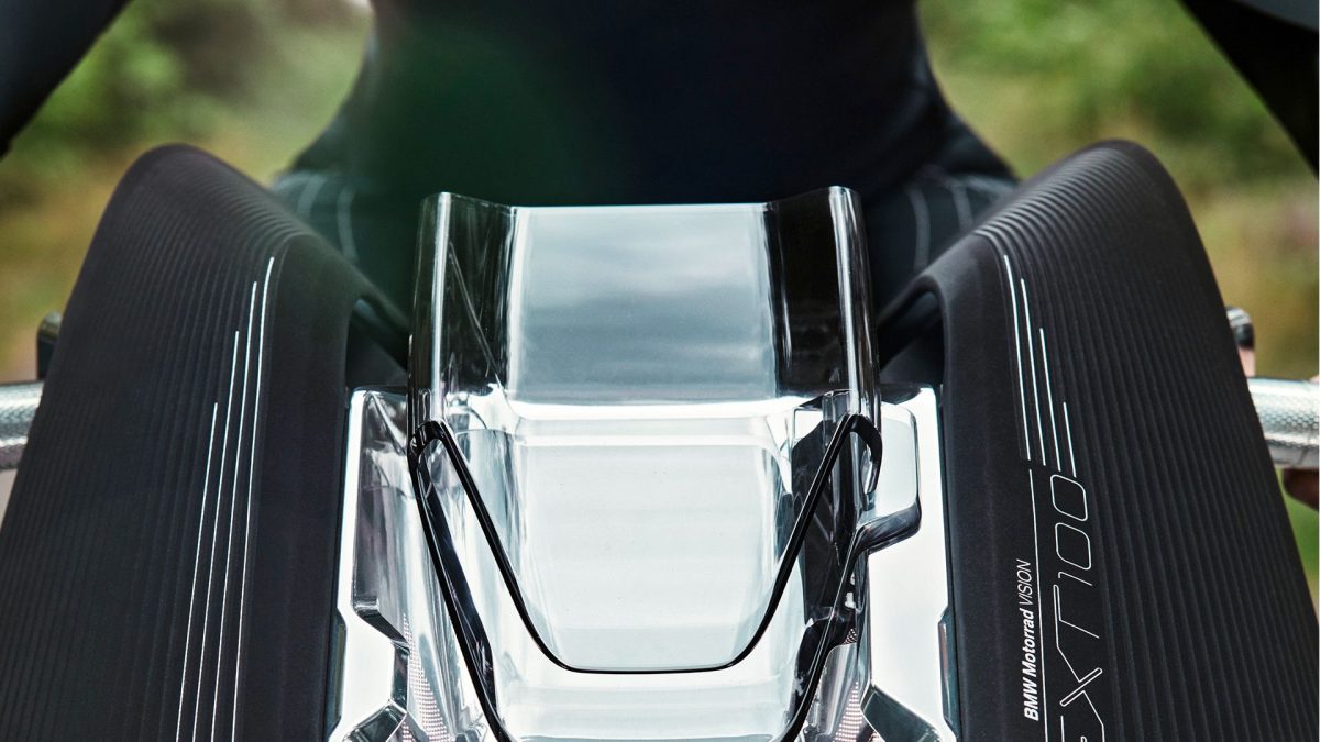 BMW: la moto del futuro starà in piedi da sola (e si guiderà senza casco) BMW: la moto del futuro starà in piedi da sola (e si guiderà senza casco)