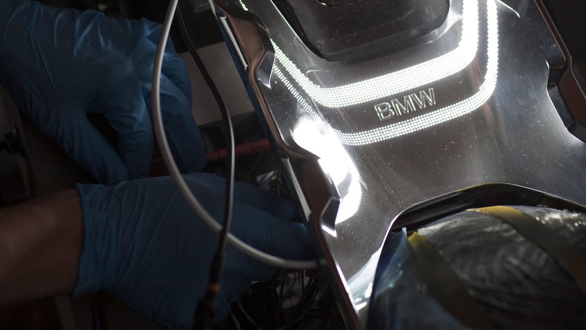 BMW: la moto del futuro starà in piedi da sola (e si guiderà senza casco) BMW: la moto del futuro starà in piedi da sola (e si guiderà senza casco)