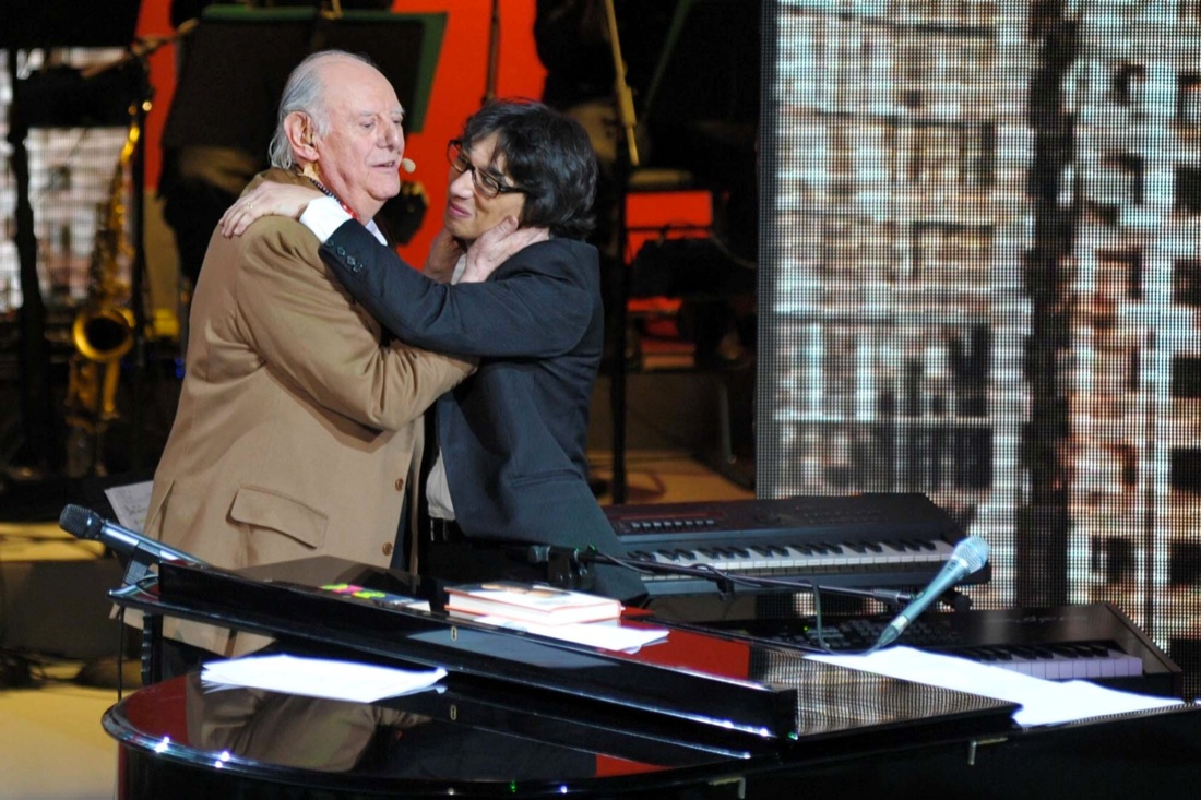 Omaggio a Dario Fo: ecco come le tivù ricordano l’eterno “giullare” Omaggio a Dario Fo: ecco come le tivù ricordano l’eterno “giullare”