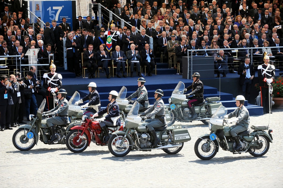 Le moto della Polizia Stradale: dalle prime Guzzi alla Yamaha Le moto della Polizia Stradale: dalle prime Guzzi alla Yamaha
