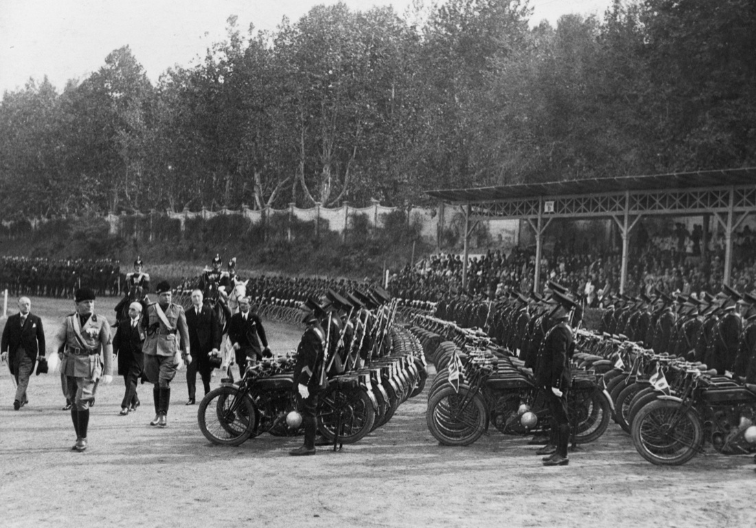 Le moto della Polizia Stradale: dalle prime Guzzi alla Yamaha Le moto della Polizia Stradale: dalle prime Guzzi alla Yamaha