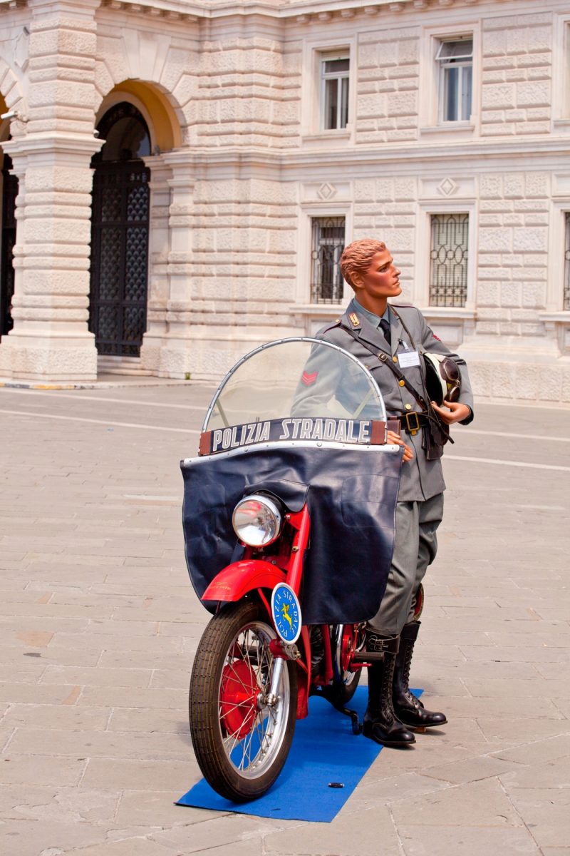 Le moto della Polizia Stradale: dalle prime Guzzi alla Yamaha Le moto della Polizia Stradale: dalle prime Guzzi alla Yamaha