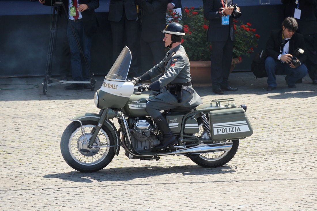 Le moto della Polizia Stradale: dalle prime Guzzi alla Yamaha Le moto della Polizia Stradale: dalle prime Guzzi alla Yamaha