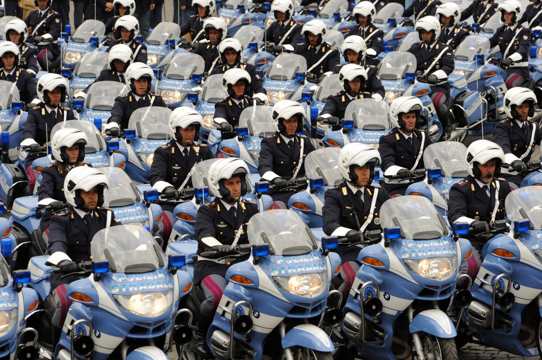 Le moto della Polizia Stradale: dalle prime Guzzi alla Yamaha Le moto della Polizia Stradale: dalle prime Guzzi alla Yamaha