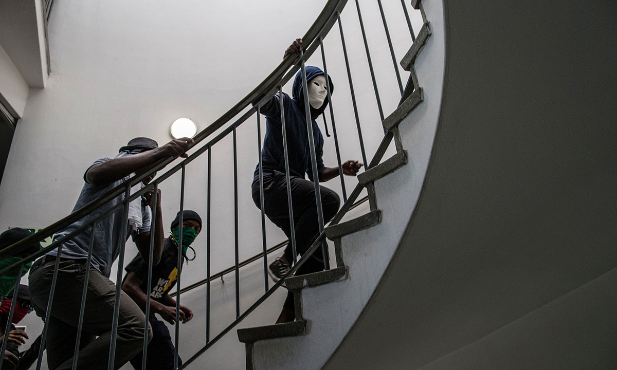 Sudafrica, scontri tra polizia e studenti per l’università gratuita – Foto