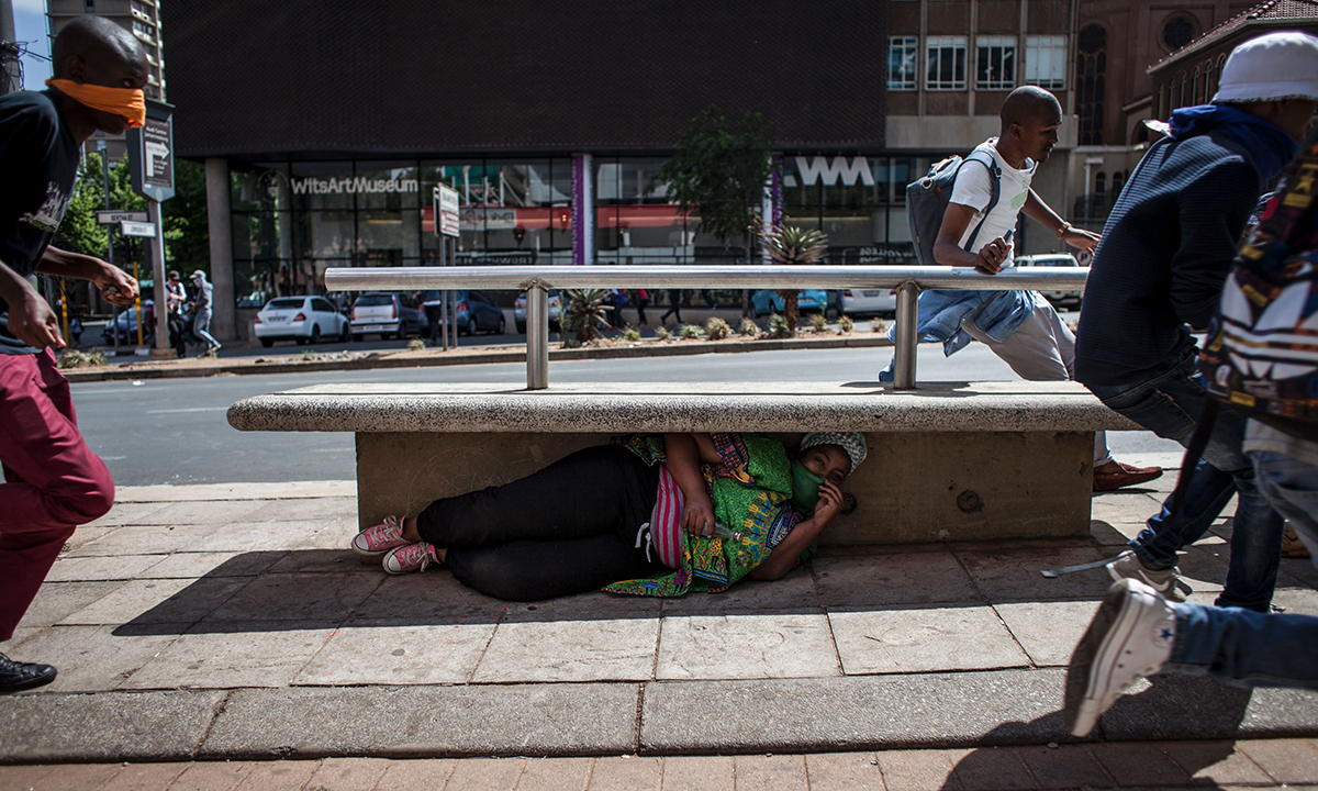 Sudafrica, scontri tra polizia e studenti per l’università gratuita – Foto