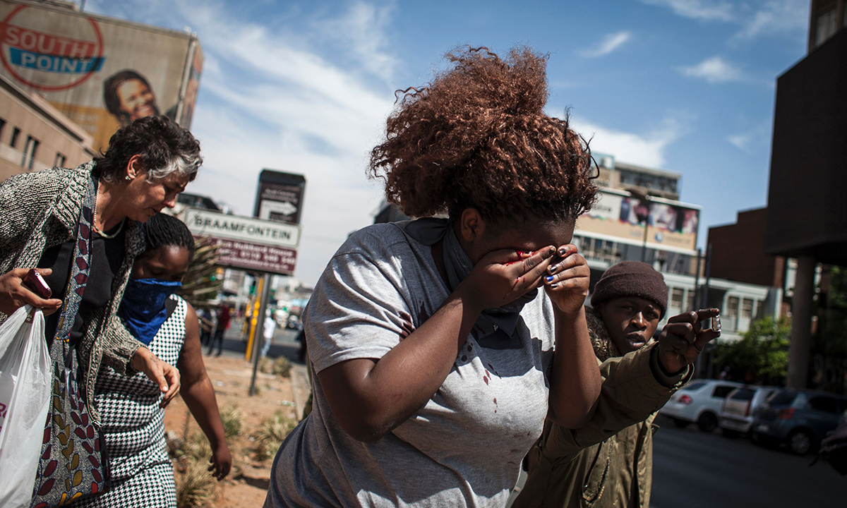 Sudafrica, scontri tra polizia e studenti per l’università gratuita – Foto